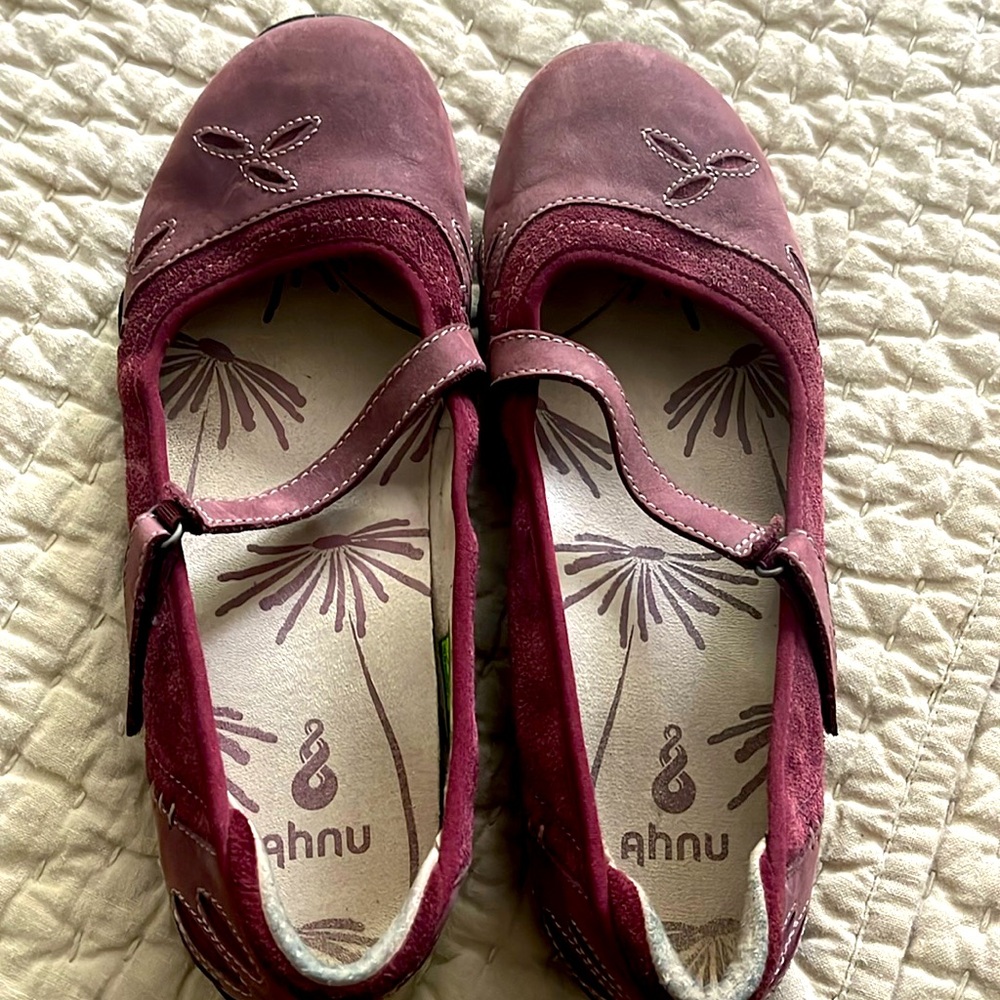 Slightly used only worn  twice.
